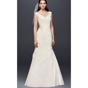 DAVID'S BRIDAL_Taffeta Mermaid Wedding Dress.NWT